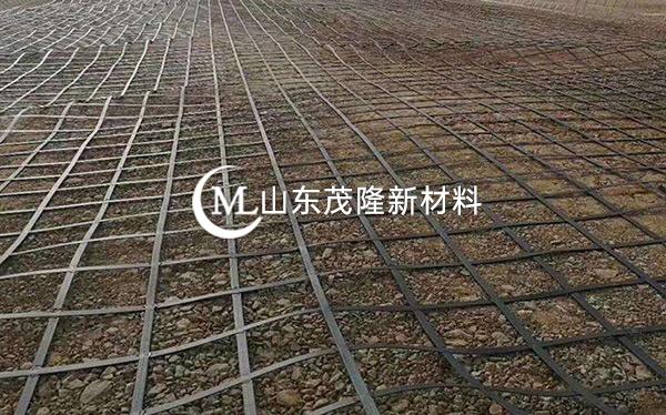 《哈牡鐵路》土工格柵、復(fù)合土工膜施工